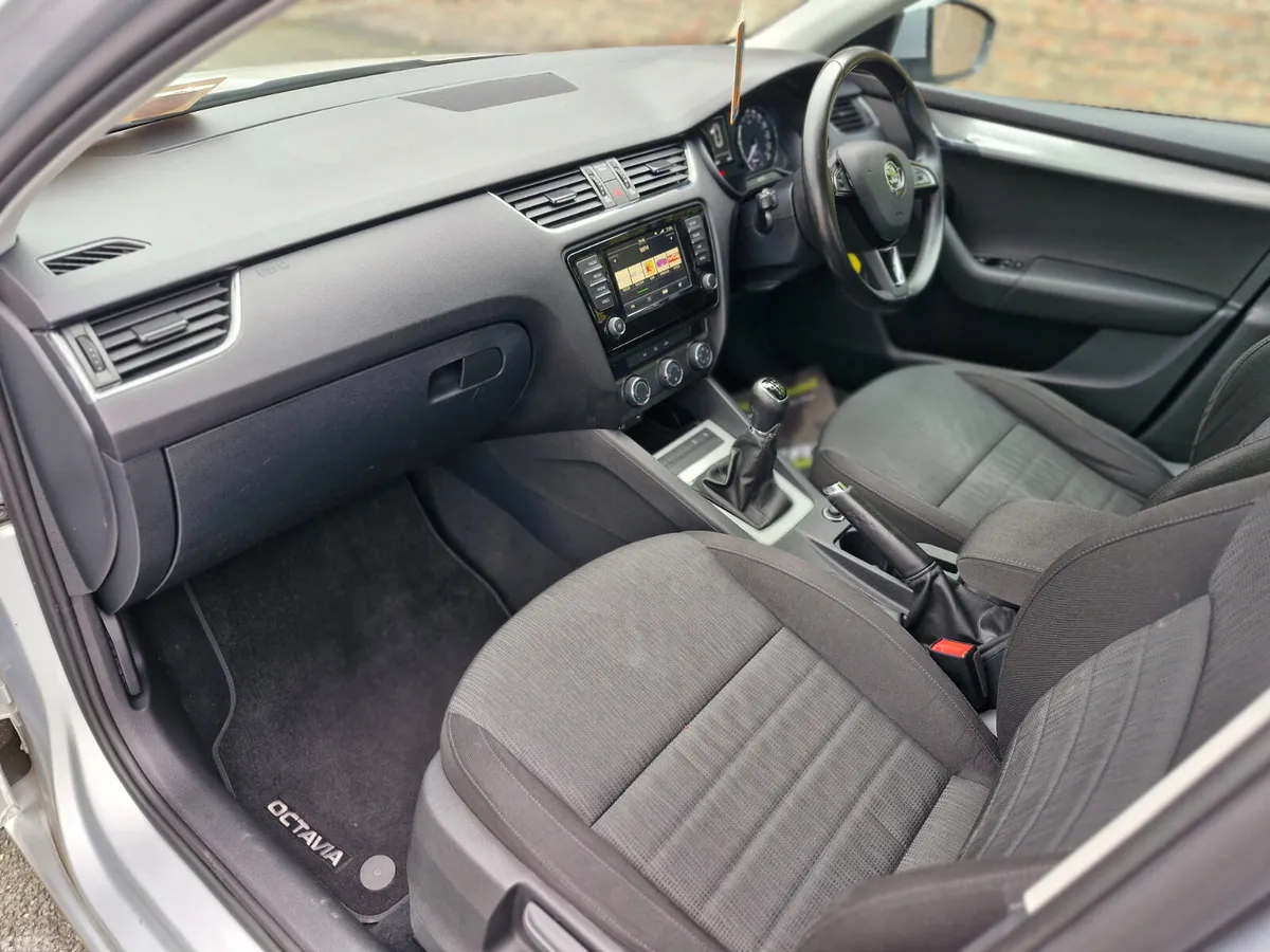 Skoda Octavia Saloon, Diesel, 2016, Silver