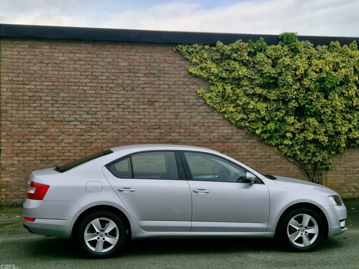Skoda Octavia Saloon, Diesel, 2016, Silver