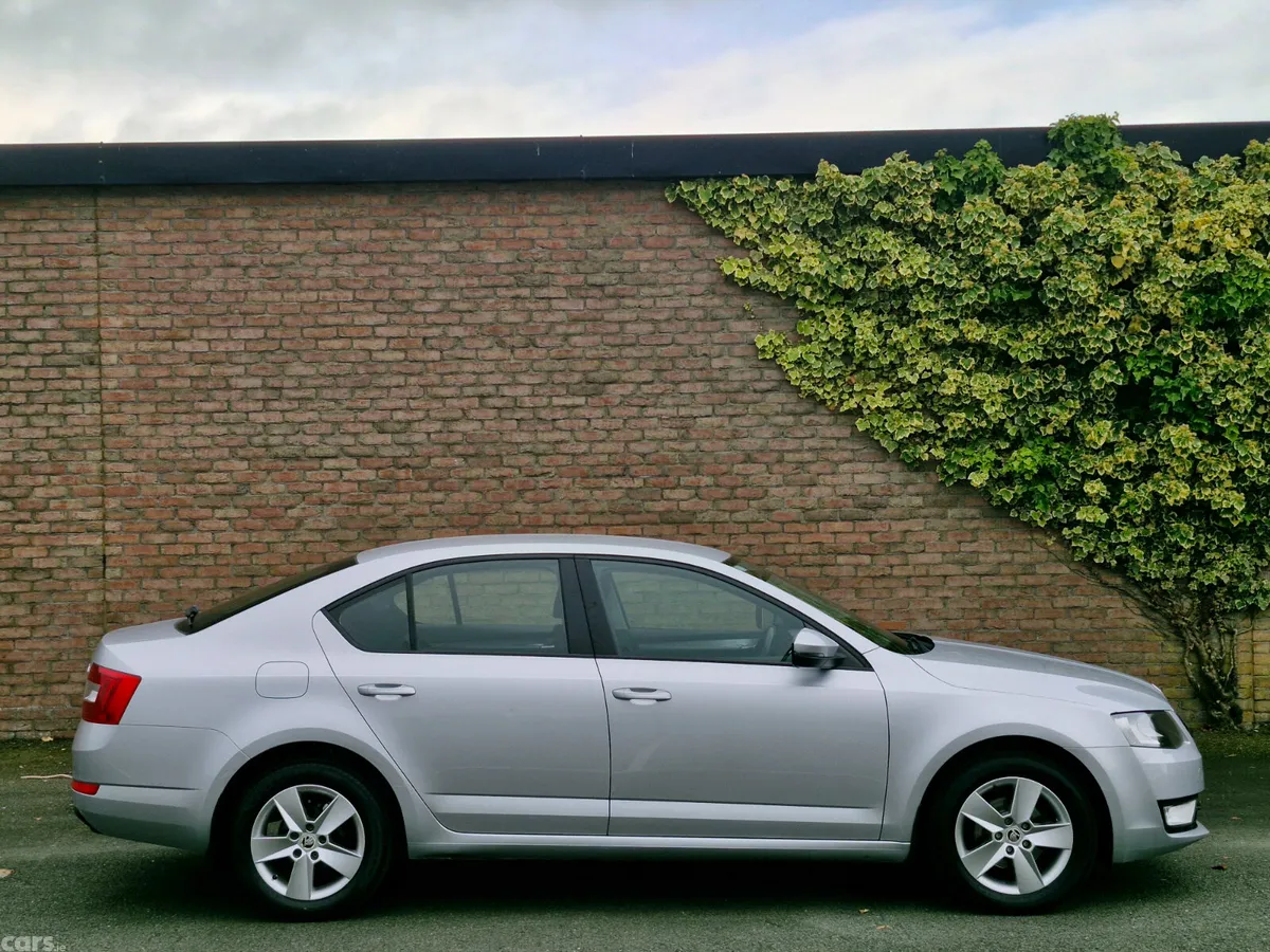 Skoda Octavia Saloon, Diesel, 2016, Silver