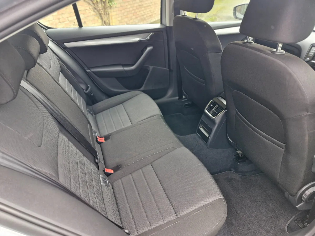 Skoda Octavia Saloon, Diesel, 2016, Silver