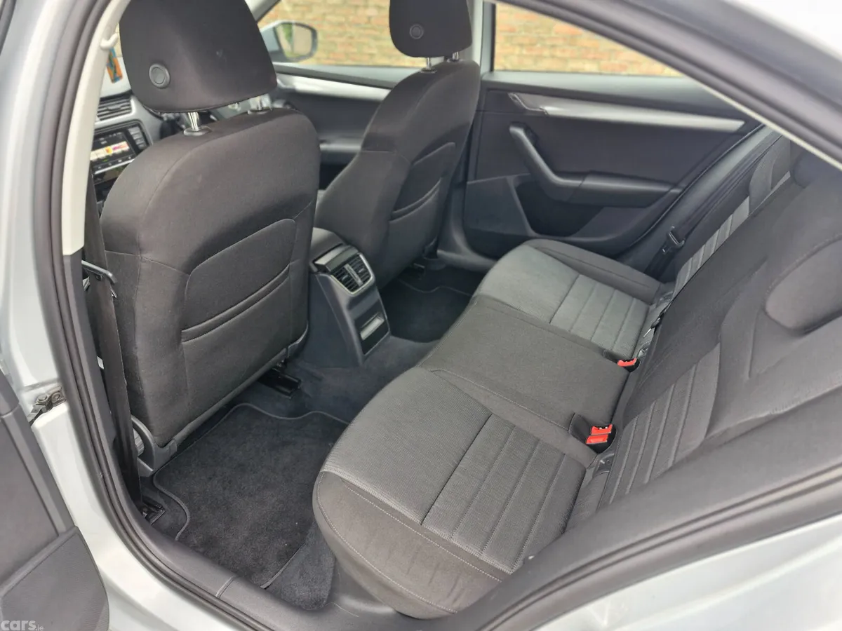 Skoda Octavia Saloon, Diesel, 2016, Silver