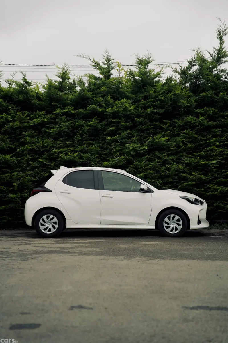 Toyota Yaris Hatchback, Petrol Hybrid, 2023, White