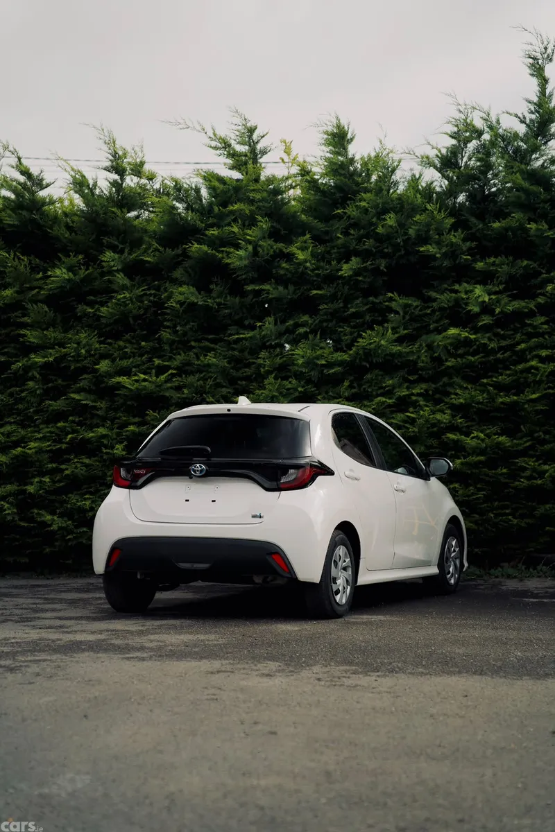 Toyota Yaris Hatchback, Petrol Hybrid, 2023, White
