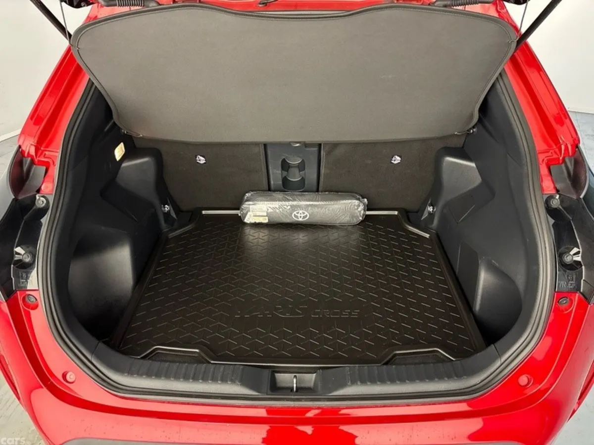 Toyota Yaris Cross Hatchback, Petrol Hybrid, 2026, Red