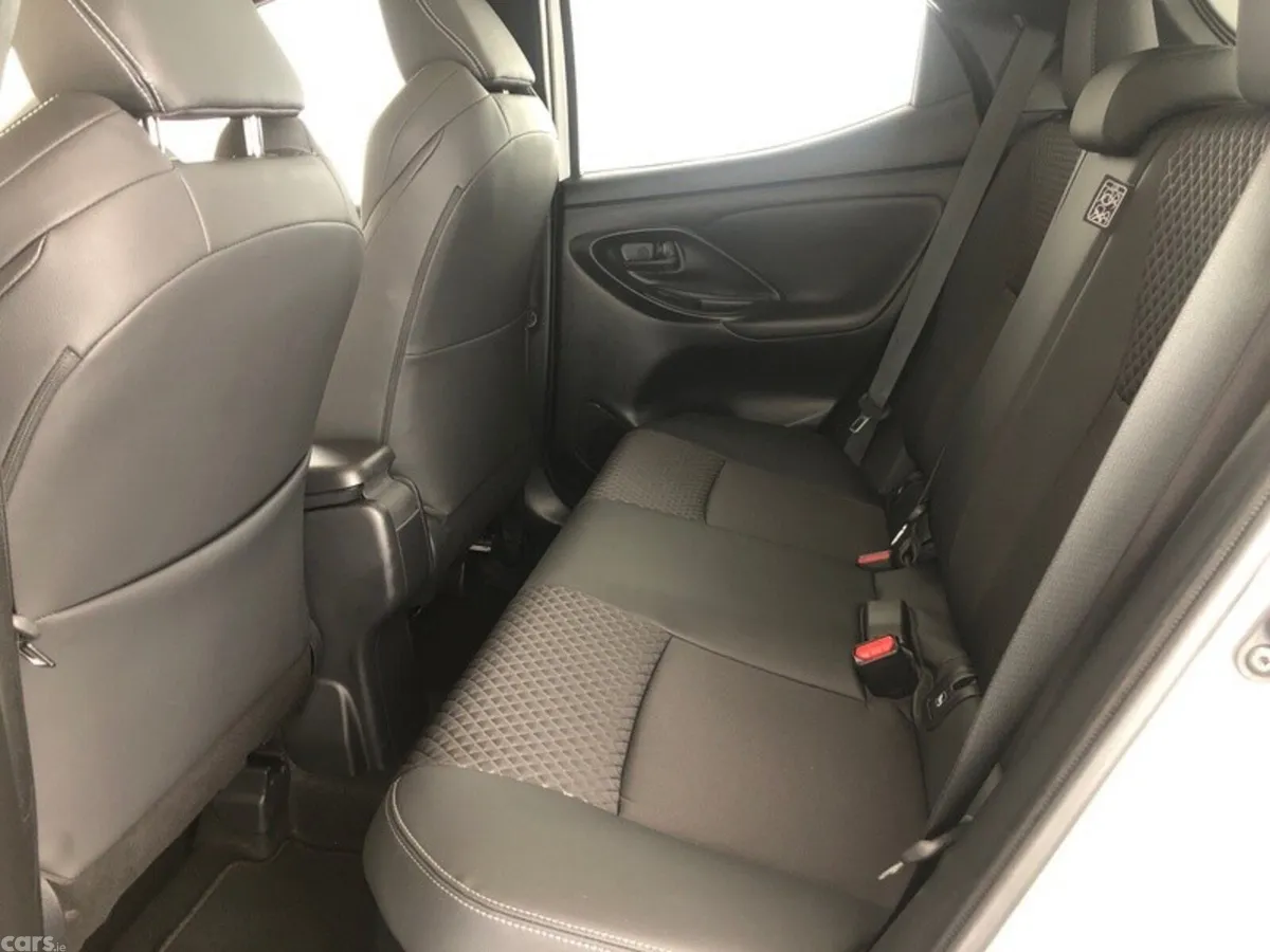 Toyota Yaris Hatchback, Petrol Hybrid, 2025, White