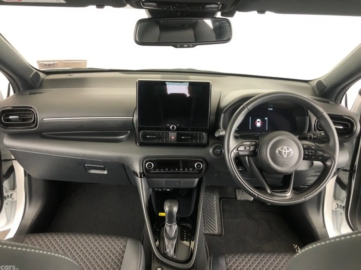 Toyota Yaris Hatchback, Petrol Hybrid, 2025, White