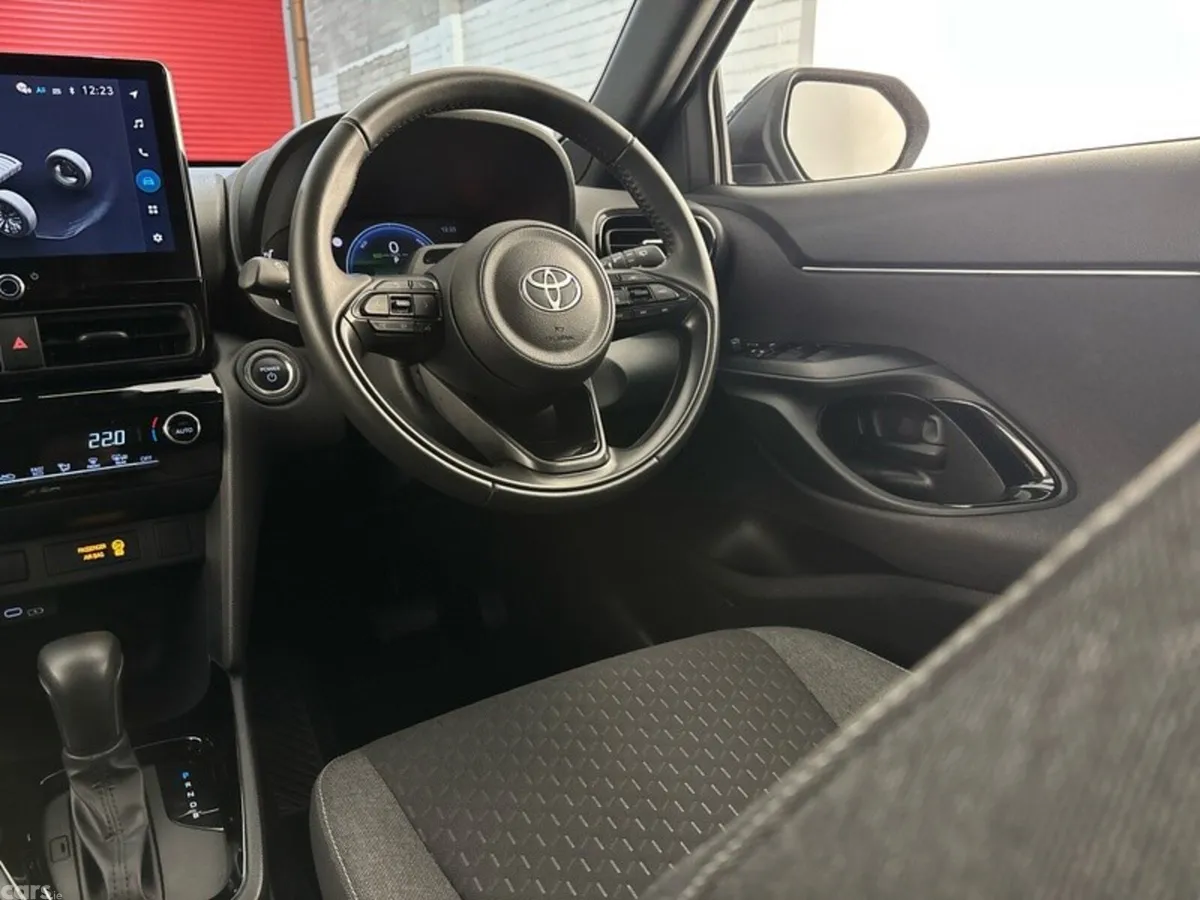 Toyota Yaris Cross Hatchback, Petrol Hybrid, 2026, Grey
