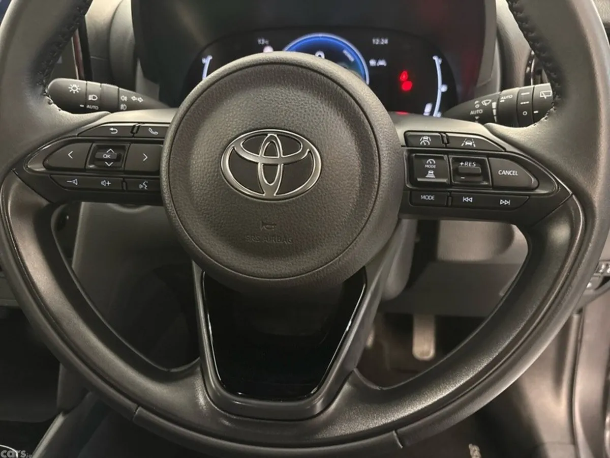 Toyota Yaris Cross Hatchback, Petrol Hybrid, 2026, Grey