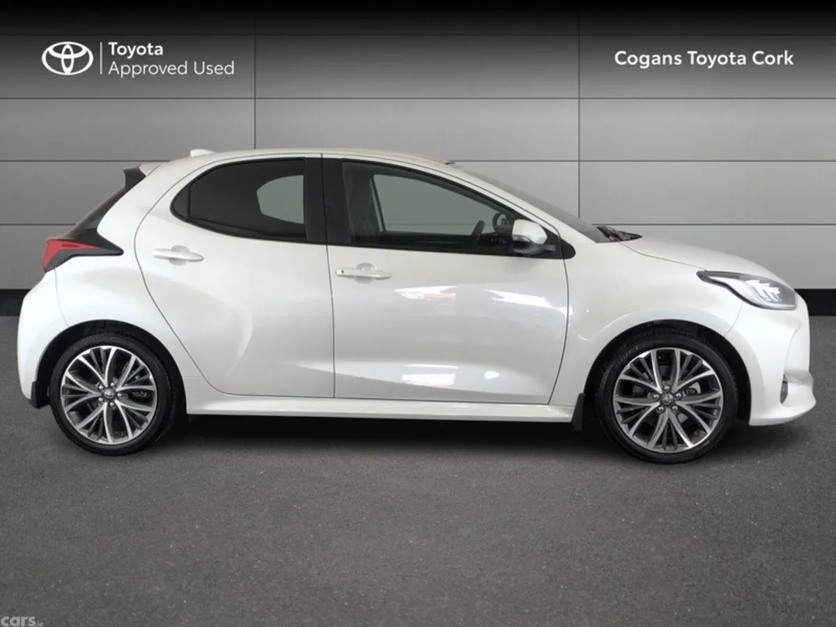Toyota Yaris Hatchback, Petrol Hybrid, 2025, White