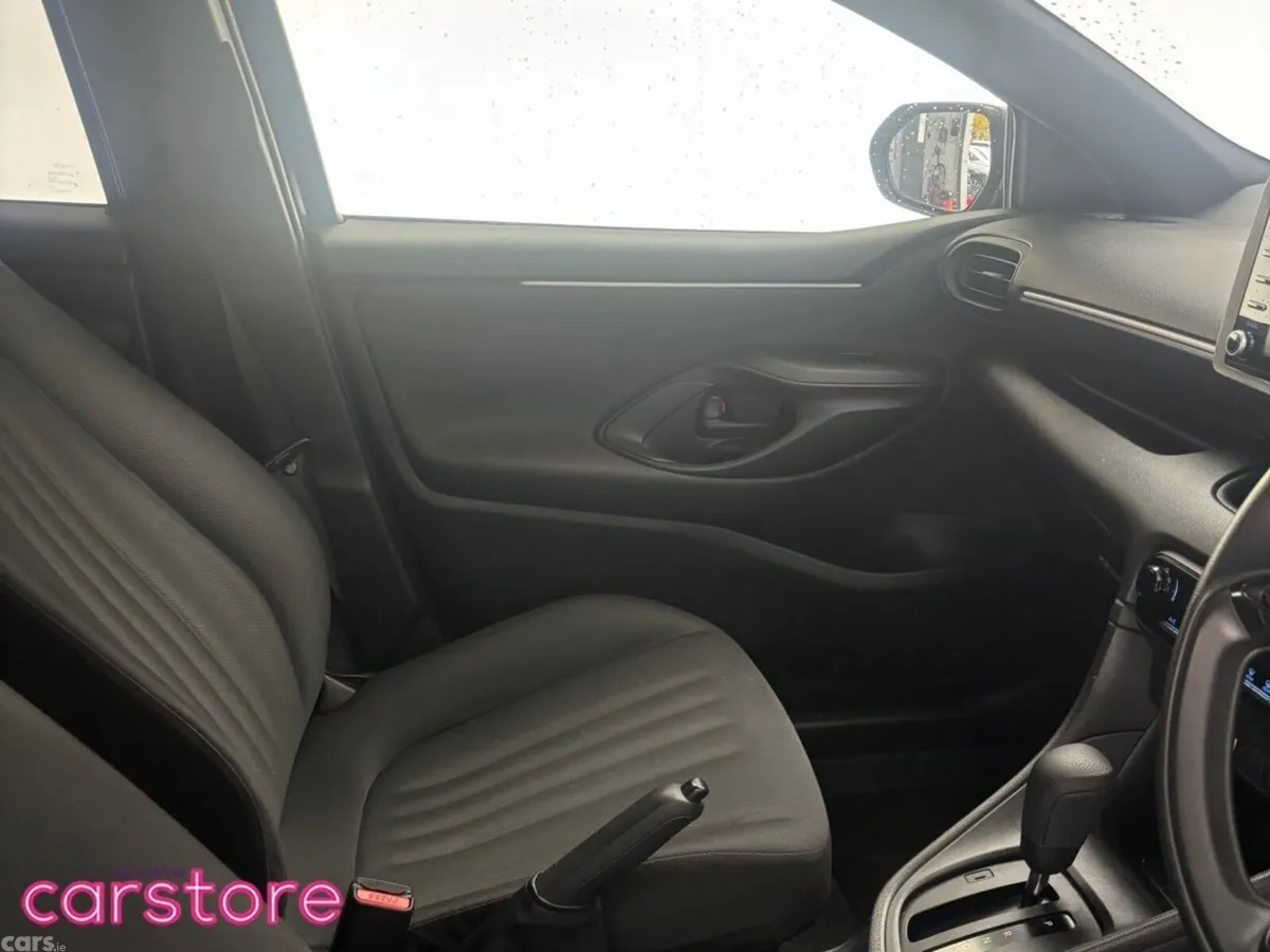 Toyota Yaris Hatchback, Petrol Hybrid, 2022, Blue
