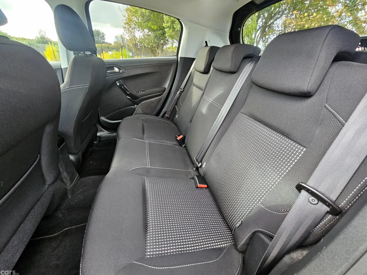 Peugeot 208 Hatchback, Petrol, 2016, Blue
