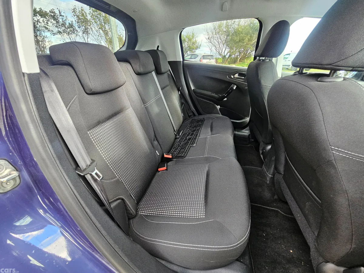 Peugeot 208 Hatchback, Petrol, 2016, Blue