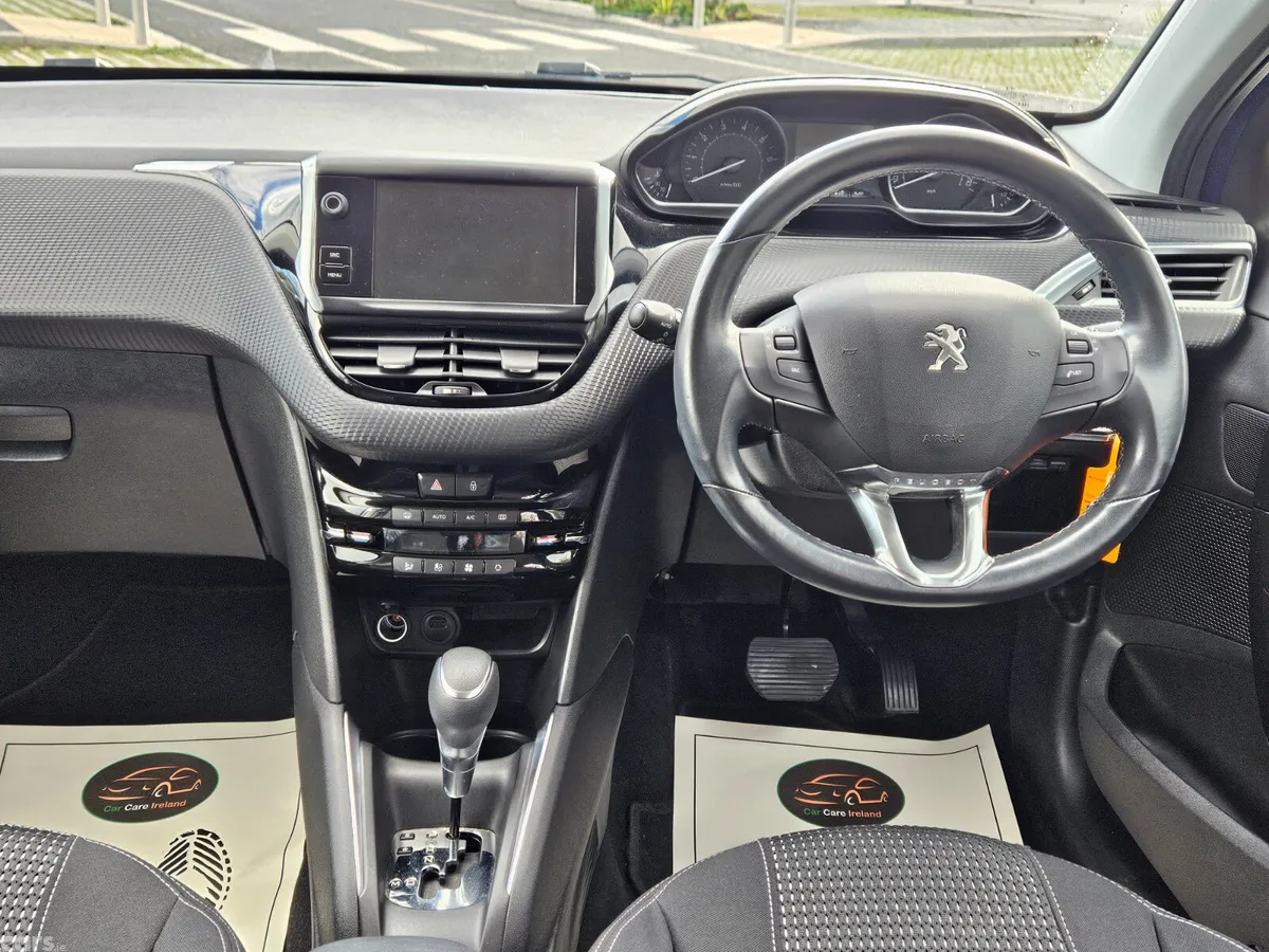 Peugeot 208 Hatchback, Petrol, 2016, Blue