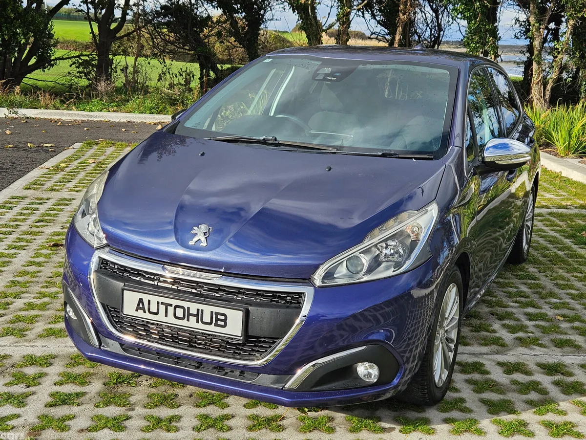 Peugeot 208 Hatchback, Petrol, 2016, Blue