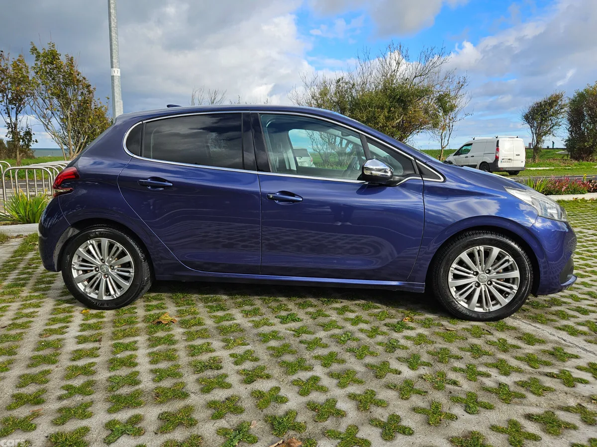 Peugeot 208 Hatchback, Petrol, 2016, Blue