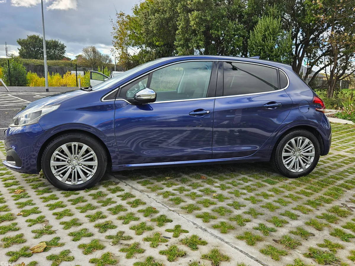 Peugeot 208 Hatchback, Petrol, 2016, Blue