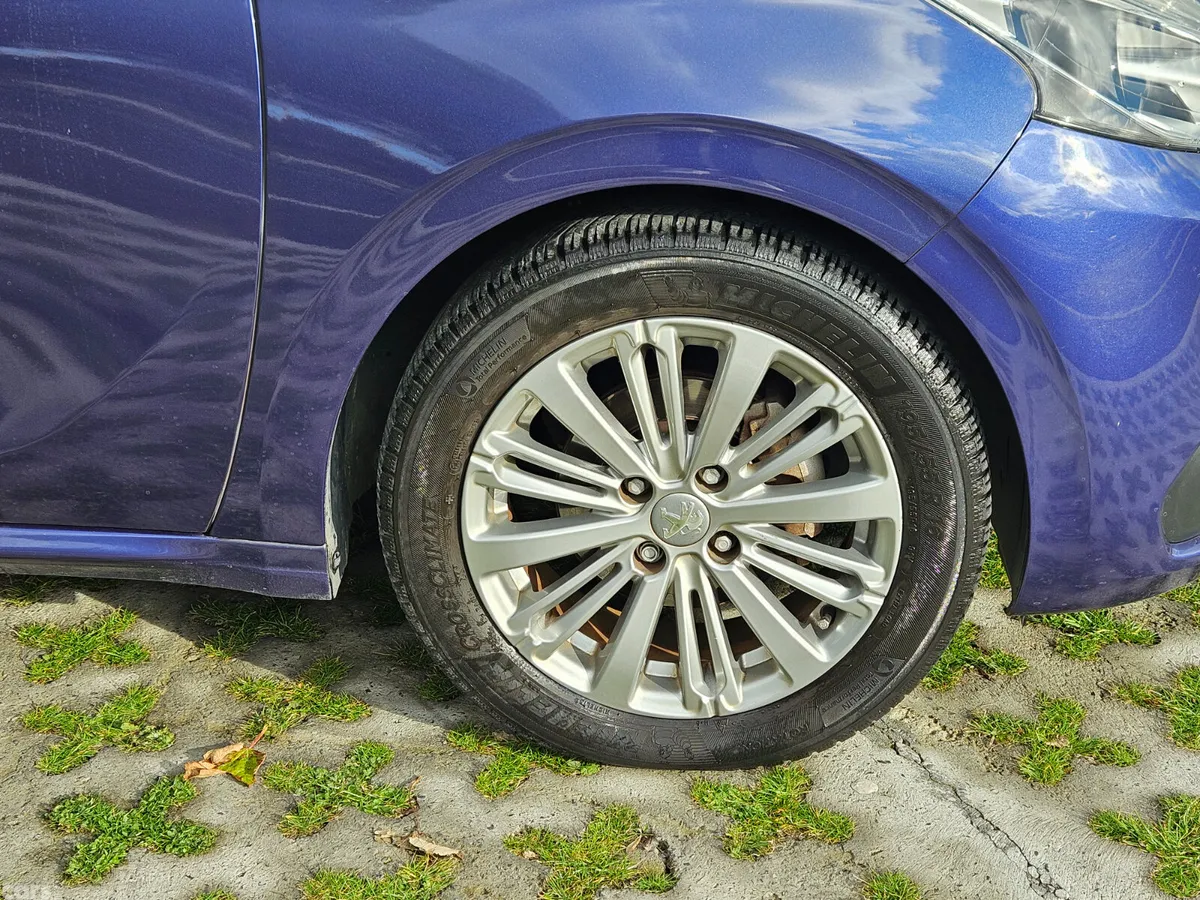 Peugeot 208 Hatchback, Petrol, 2016, Blue