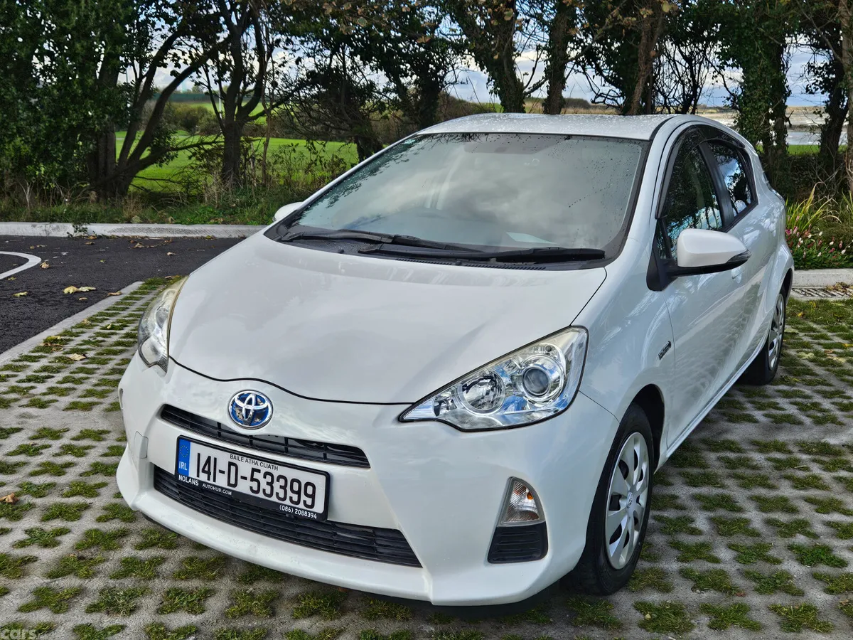 Toyota Aqua Hatchback, Petrol Hybrid, 2014, White