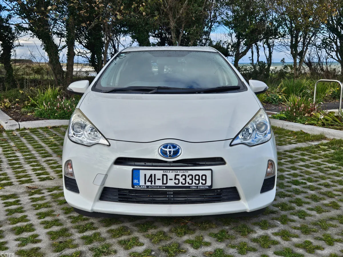 Toyota Aqua Hatchback, Petrol Hybrid, 2014, White