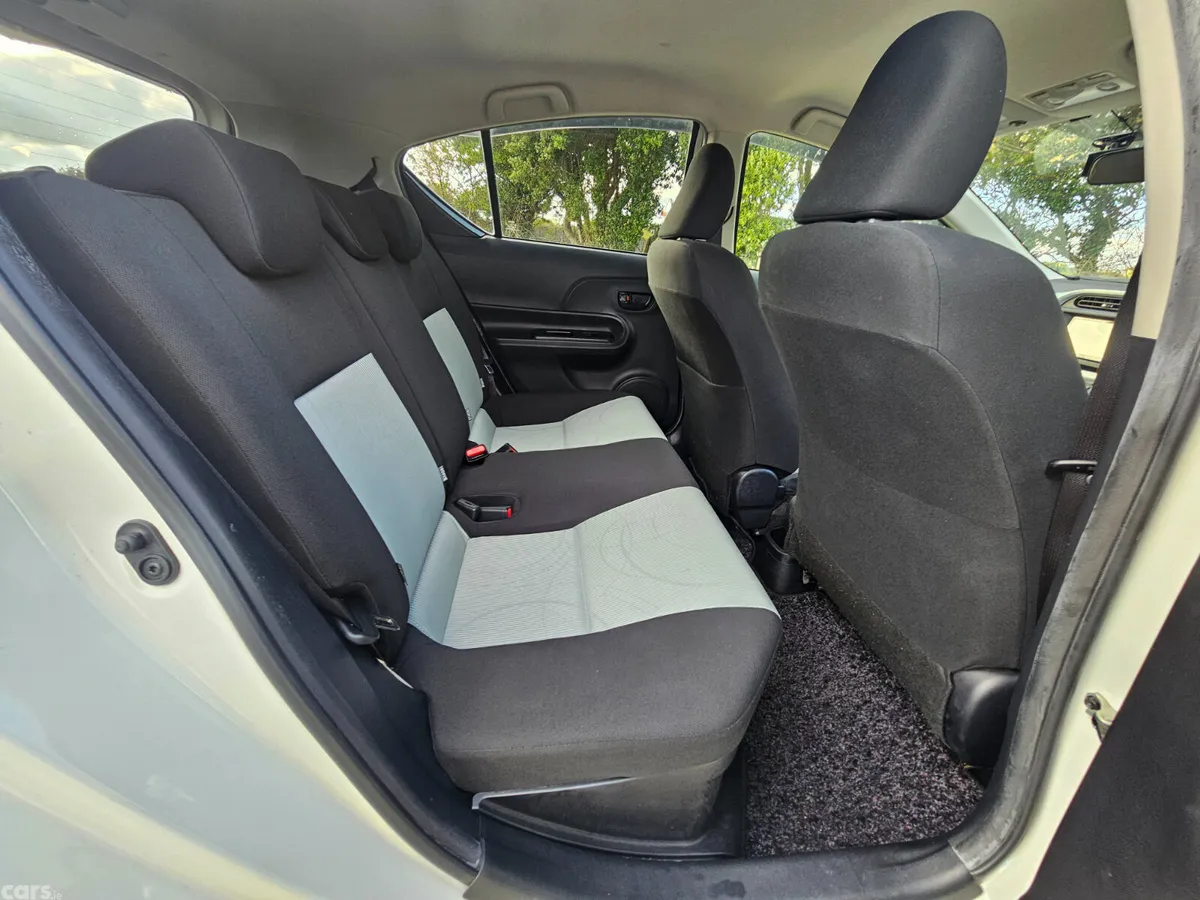 Toyota Aqua Hatchback, Petrol Hybrid, 2014, White