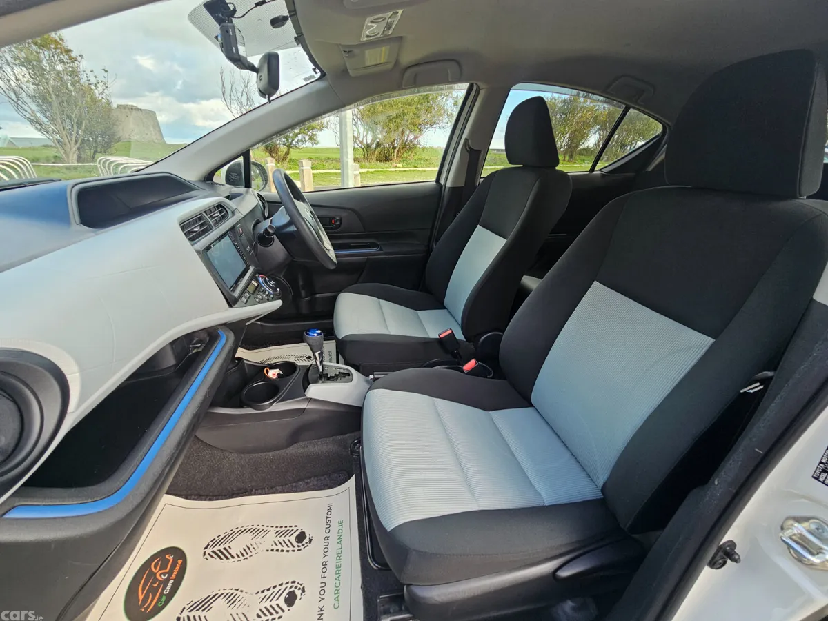 Toyota Aqua Hatchback, Petrol Hybrid, 2014, White