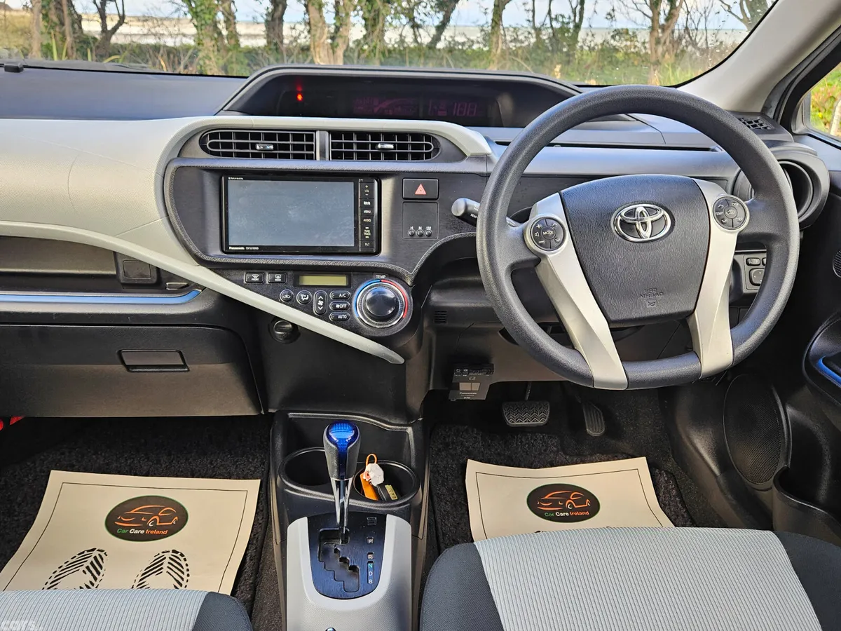 Toyota Aqua Hatchback, Petrol Hybrid, 2014, White