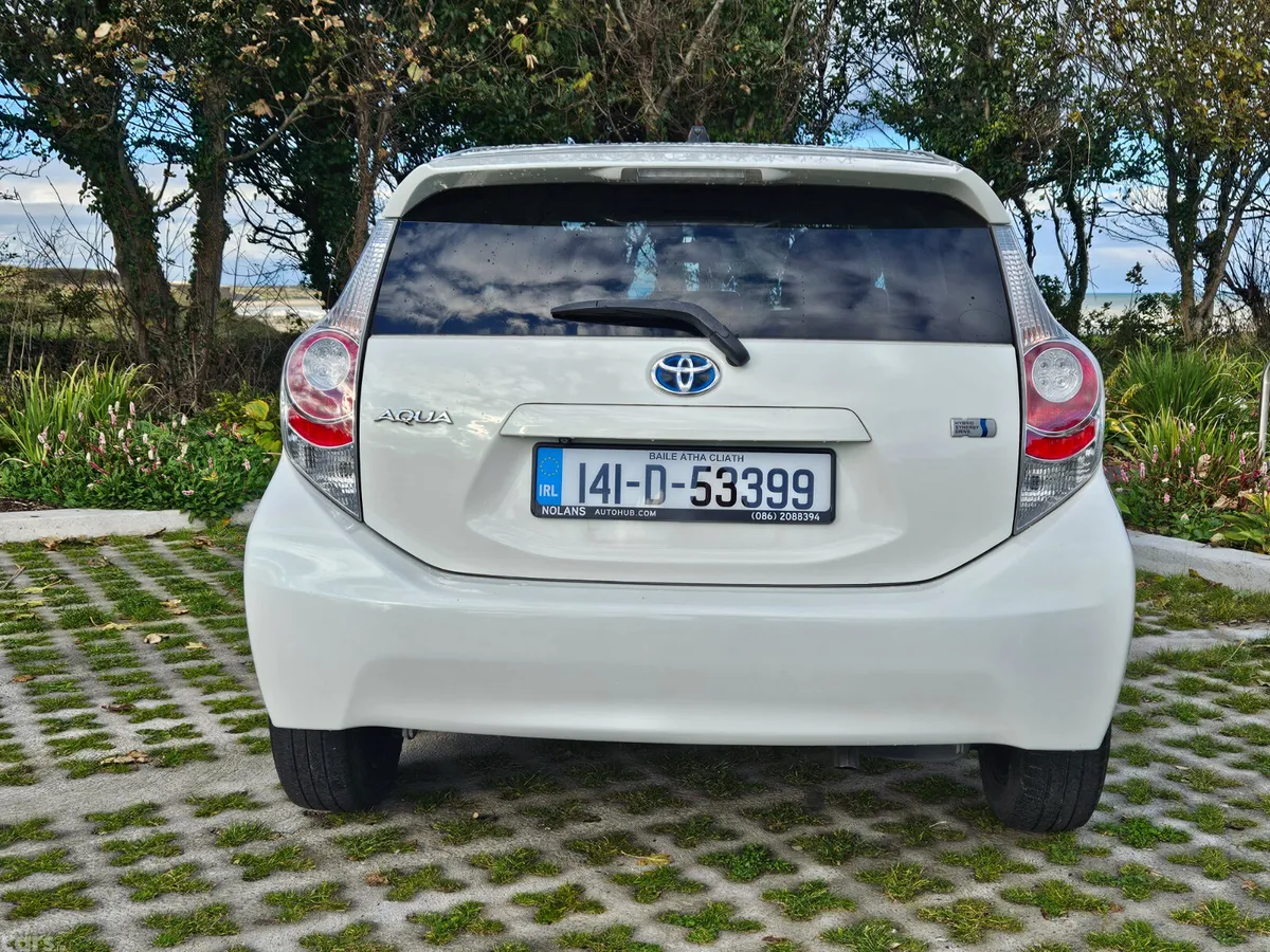 Toyota Aqua Hatchback, Petrol Hybrid, 2014, White