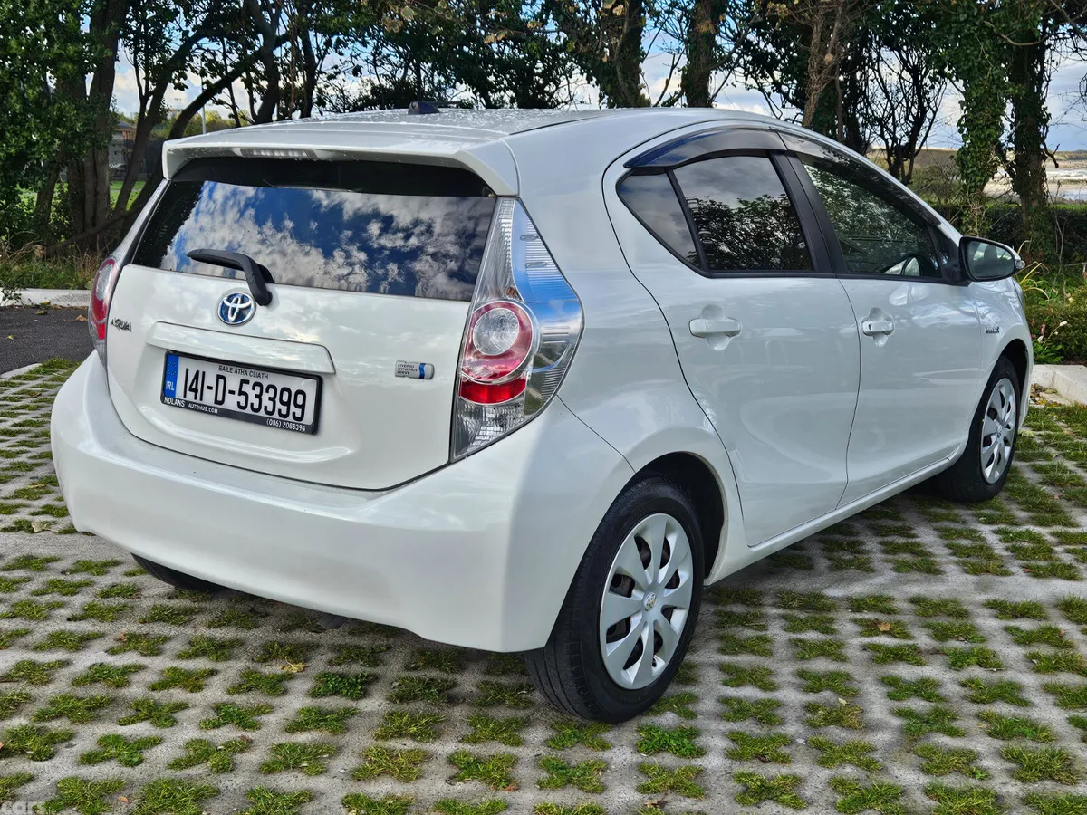 Toyota Aqua Hatchback, Petrol Hybrid, 2014, White