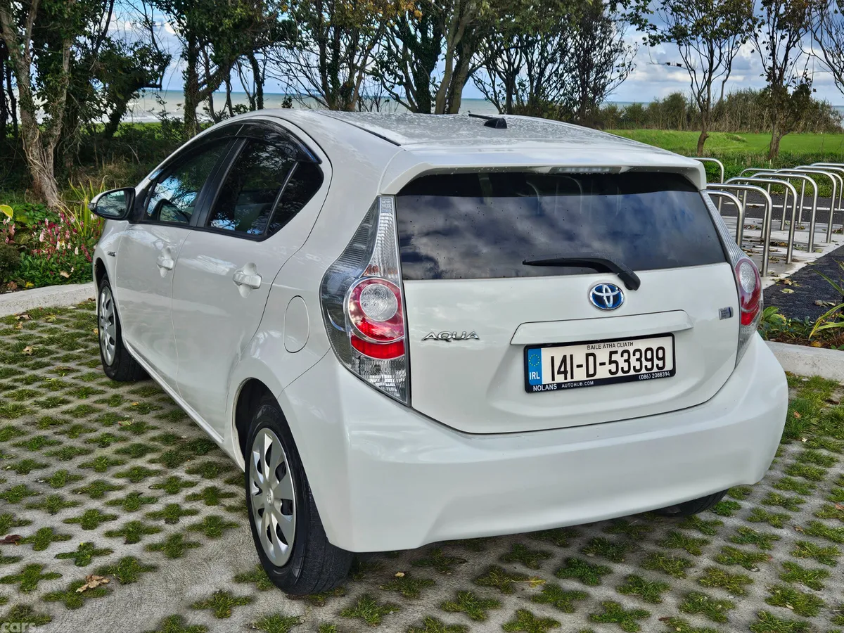 Toyota Aqua Hatchback, Petrol Hybrid, 2014, White