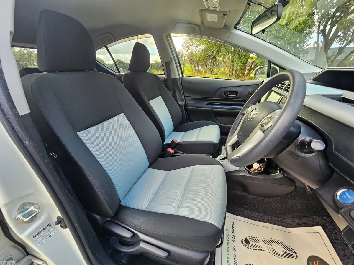 Toyota Aqua Hatchback, Petrol Hybrid, 2014, White