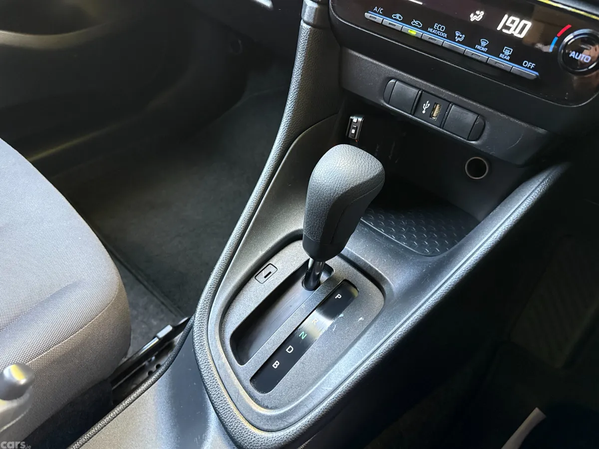 Toyota Yaris Hatchback, Petrol Hybrid, 2022, Grey