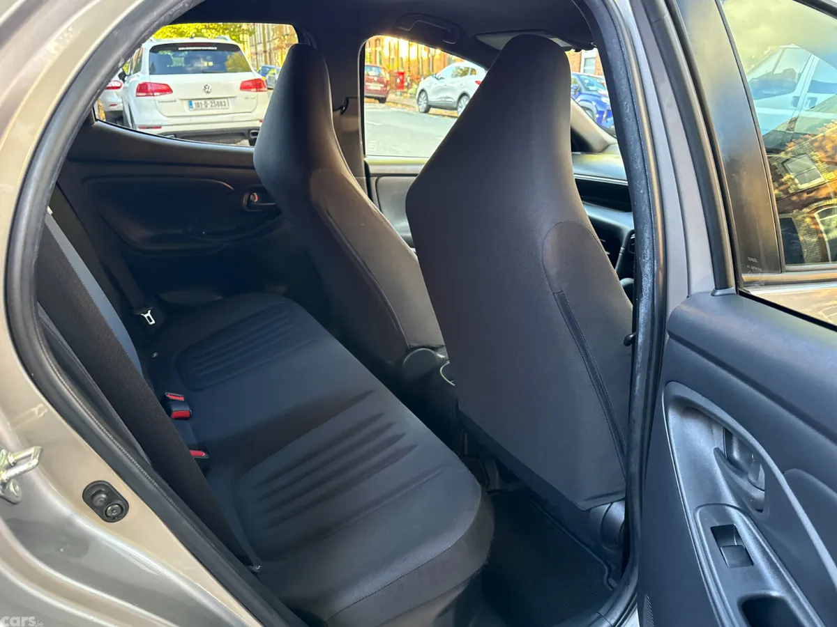 Toyota Yaris Hatchback, Petrol Hybrid, 2022, Grey
