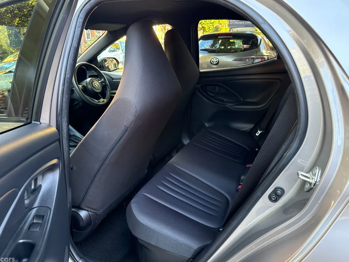 Toyota Yaris Hatchback, Petrol Hybrid, 2022, Grey