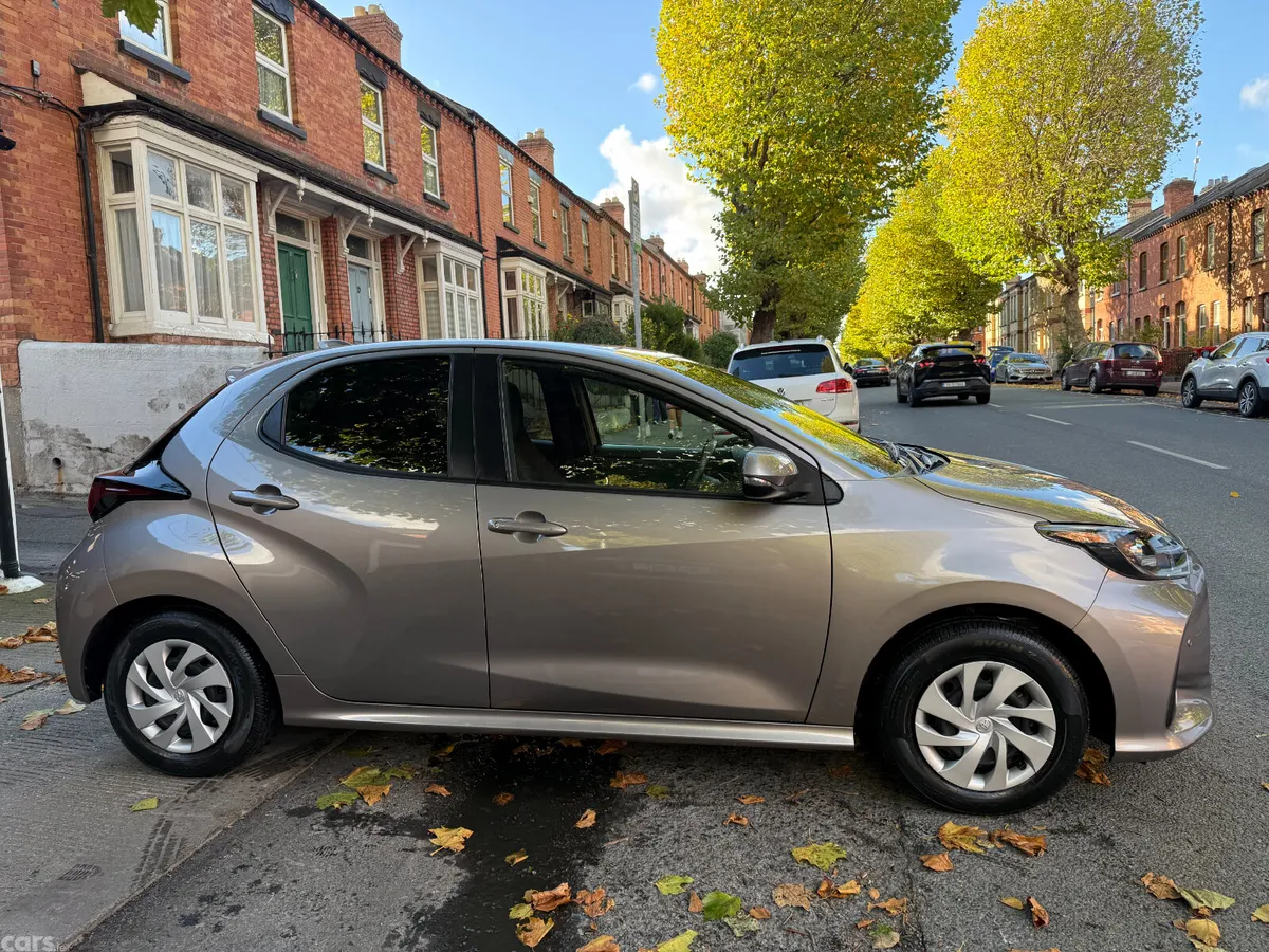 Toyota Yaris Hatchback, Petrol Hybrid, 2022, Grey