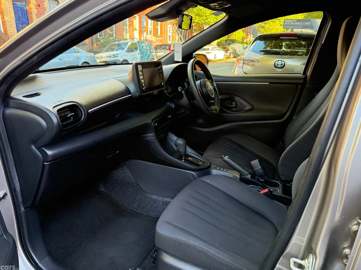 Toyota Yaris Hatchback, Petrol Hybrid, 2022, Grey