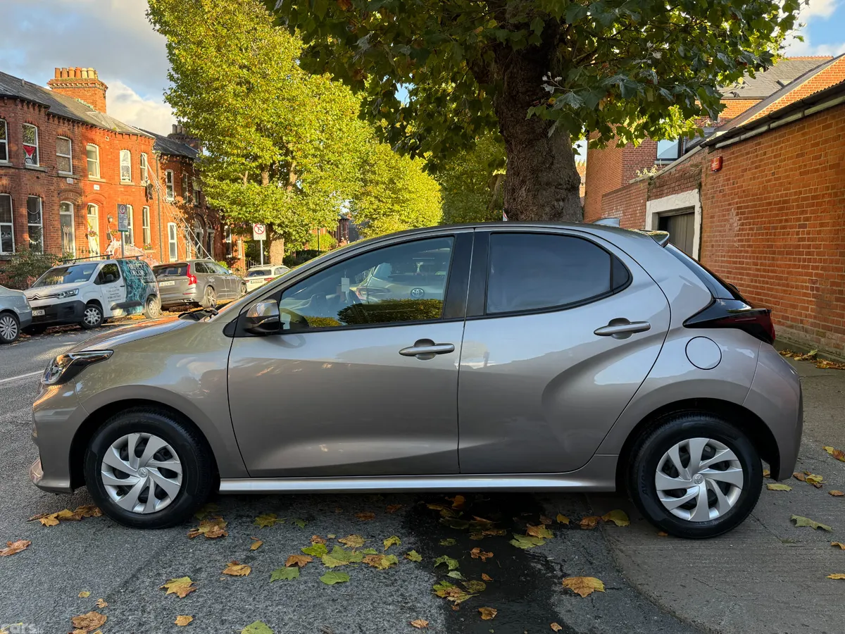 Toyota Yaris Hatchback, Petrol Hybrid, 2022, Grey