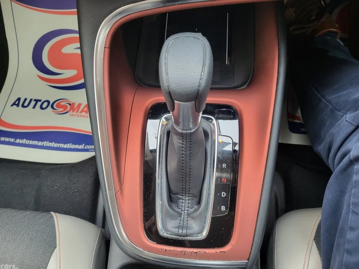 Honda HR-V SUV, Petrol Hybrid, 2023, White