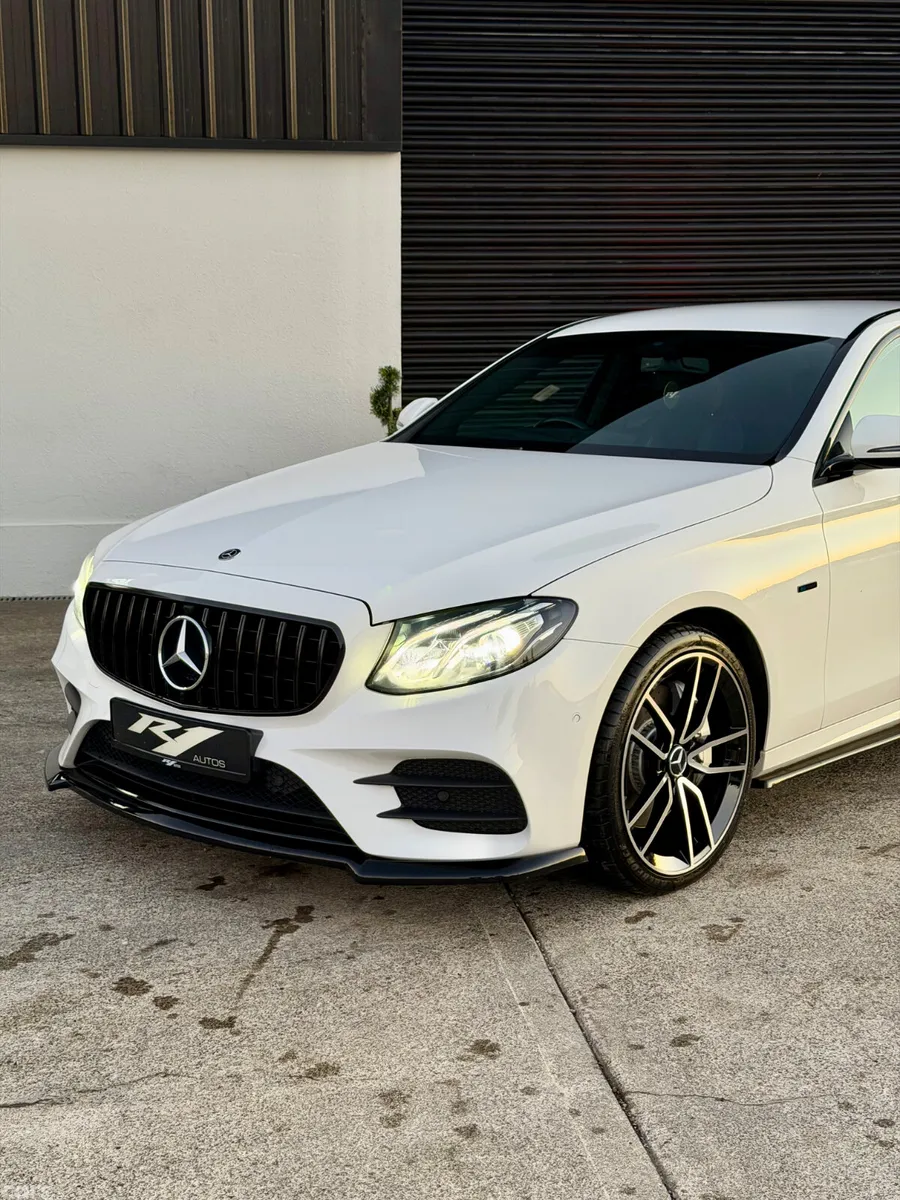 Mercedes-Benz 300 Saloon, Petrol Hybrid, 2020, White