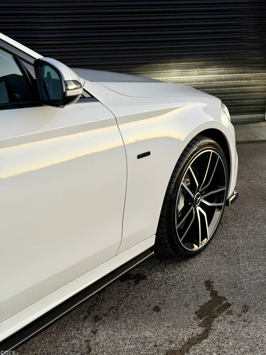 Mercedes-Benz 300 Saloon, Petrol Hybrid, 2020, White