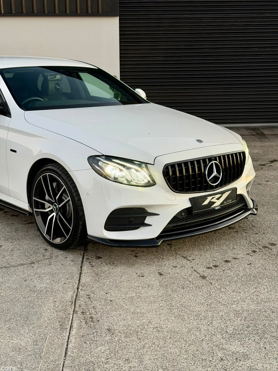 Mercedes-Benz 300 Saloon, Petrol Hybrid, 2020, White