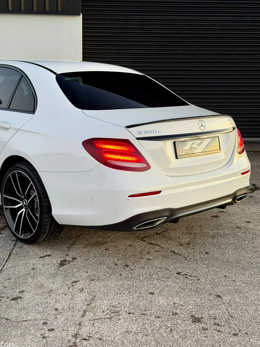 Mercedes-Benz 300 Saloon, Petrol Hybrid, 2020, White