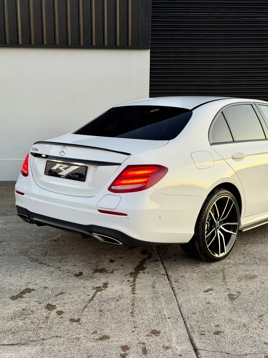 Mercedes-Benz 300 Saloon, Petrol Hybrid, 2020, White