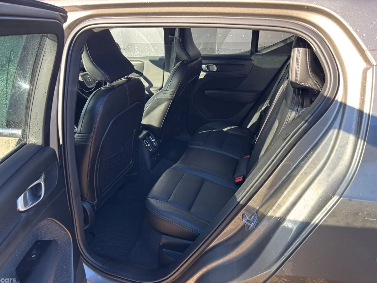 Volvo XC40 SUV, Petrol Plug-in Hybrid, 2021, Grey