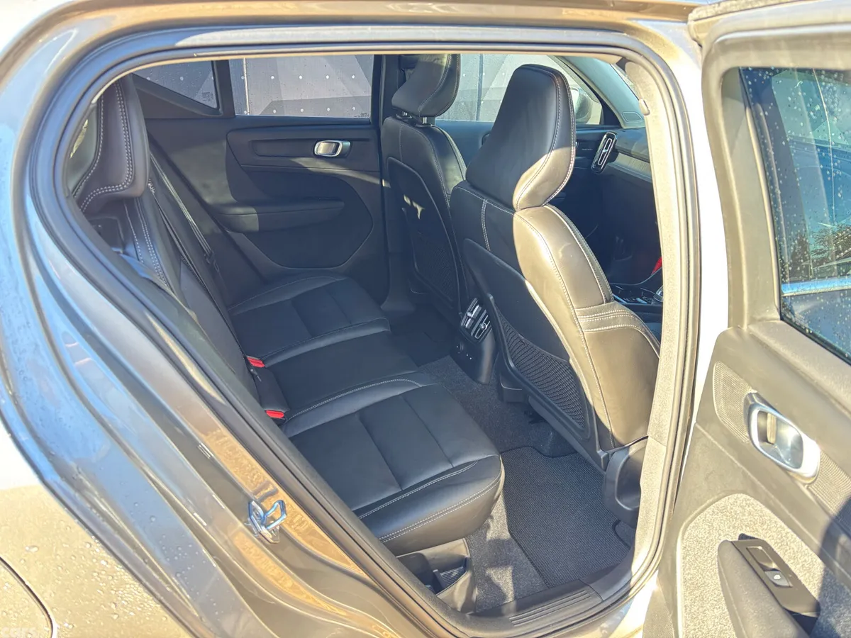 Volvo XC40 SUV, Petrol Plug-in Hybrid, 2021, Grey