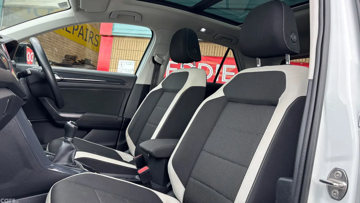 Volkswagen T-Roc SUV, Petrol, 2021, White