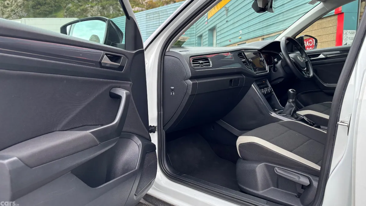 Volkswagen T-Roc SUV, Petrol, 2021, White