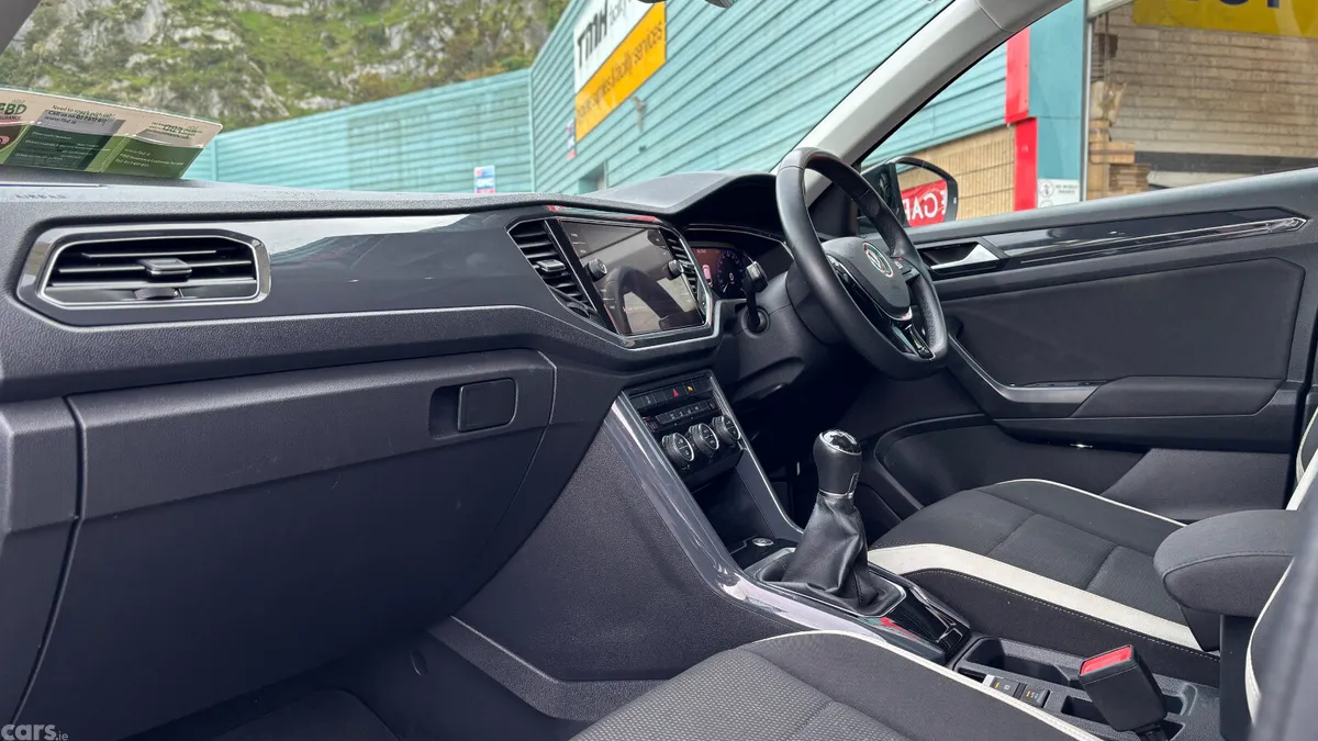 Volkswagen T-Roc SUV, Petrol, 2021, White