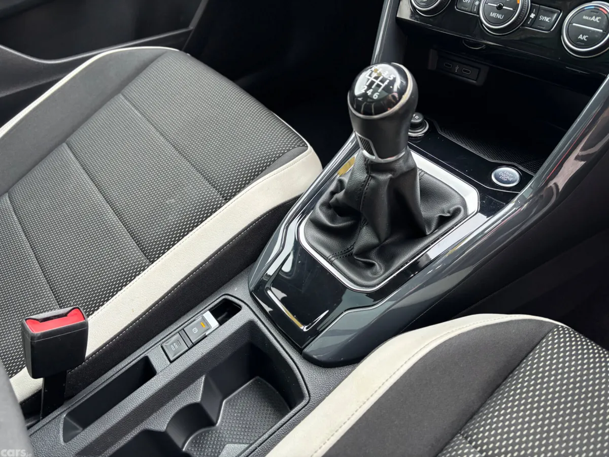 Volkswagen T-Roc SUV, Petrol, 2021, White