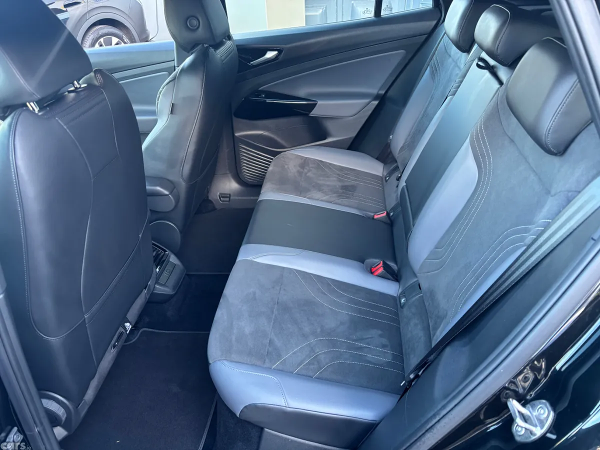 Volkswagen ID.4 SUV, Electric, 2023, Black