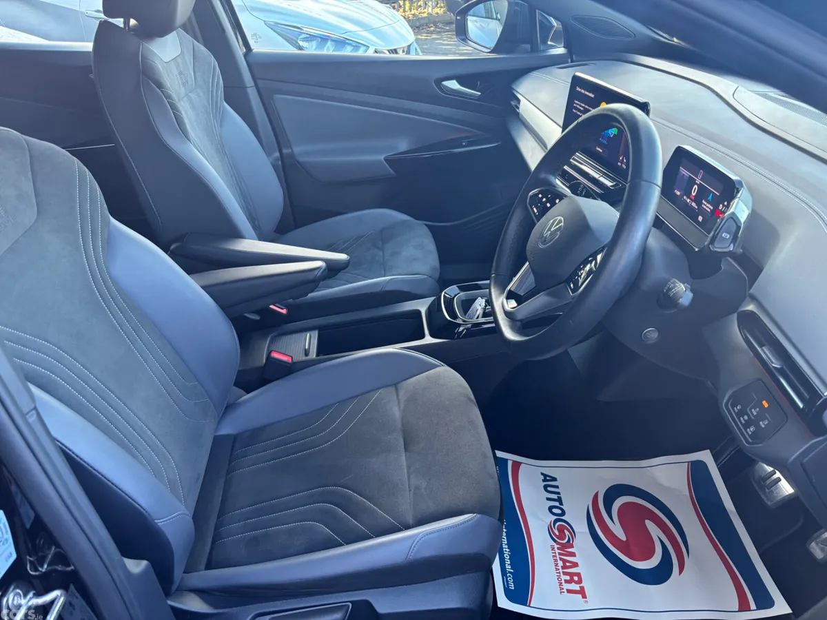 Volkswagen ID.4 SUV, Electric, 2023, Black